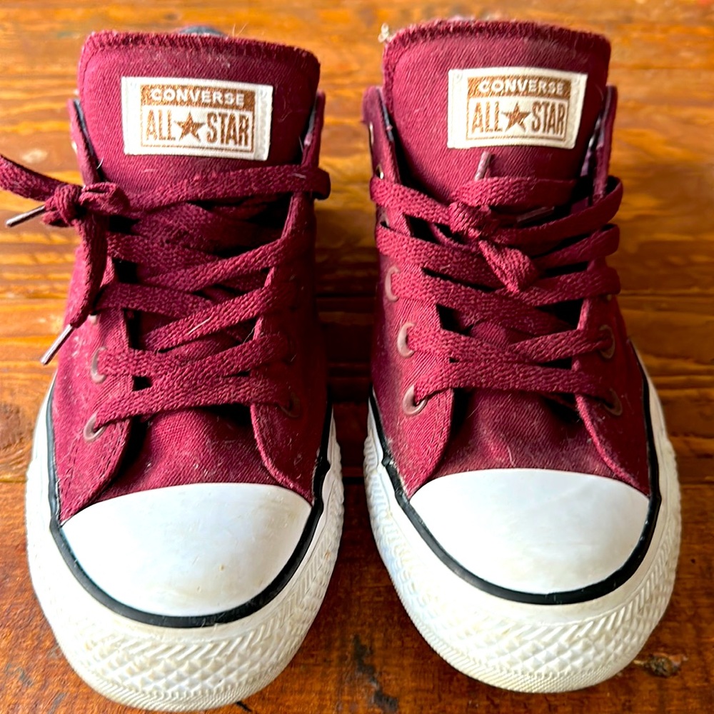 Women’s Converse Size 9